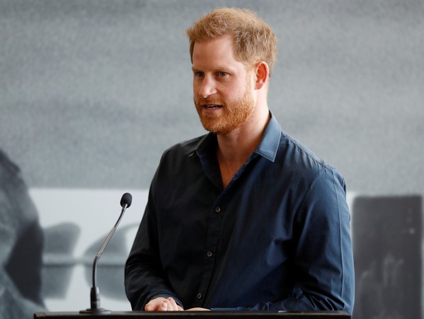 NORTHAMPTON, ENGLAND - MARCH 06: Prince Harry, Duke of Sussex speaks during a visit to The Silverstone Experience at Silverstone on March 6, 2020 in Northampton, England. (Photo by Peter Nicholls-WPA Pool/Getty Images) (Foto: Getty Images)