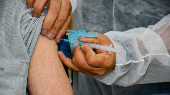 Resultado de imagem para João Câmara: Secretaria de Saúde está vacinando idosos acamados com idade acima de 75 anos.