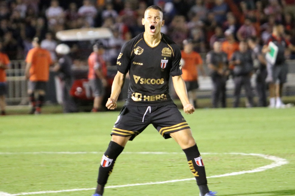 Caio Dantas comemora gol pelo Botafogo-SP contra Botafogo-PB na Série C de 2018 — Foto: Raul Ramos/Ag. Botafogo/Divulgação