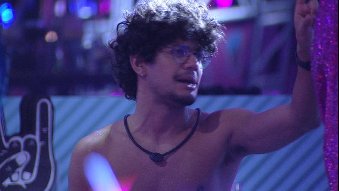 Gabriel Santana pede ajuda de Sarah Aline em relação com Bruno