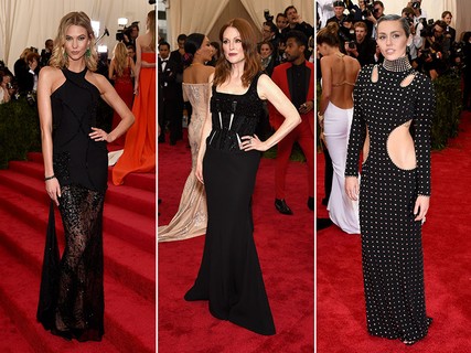 De preto estavam Karlie Kloss, com vestido Versace, Julianne Moore, com um Givenchy, e Miley Cyrus com um longo Alexander Wang