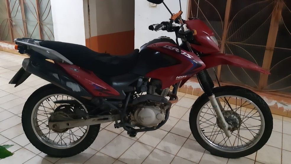 Vítimas estavam em motocicleta que colidiu com caminhão da Sesau em Ouro Preto do Oeste (RO). — Foto: PRF/Divulgação