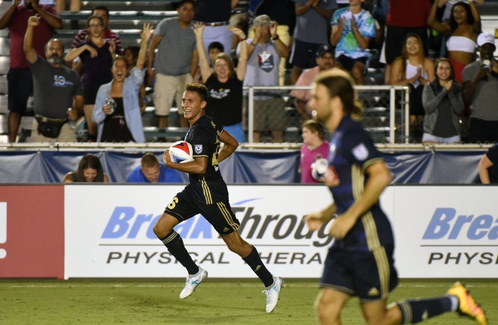 Gorne e o sorriso de quem fez o primeiro gol como profissional (Foto: Divulgação / North Carolina)