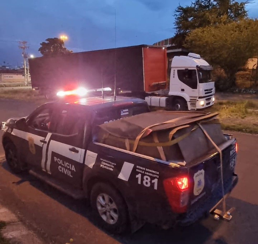 Homem é preso com carga de cerveja em Itabuna, no sul da Bahia — Foto: Divulgação / Polícia Civil