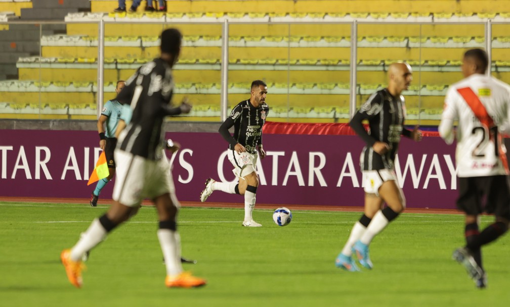 Após derrota, Renato Augusto admite atuação ruim do time: 