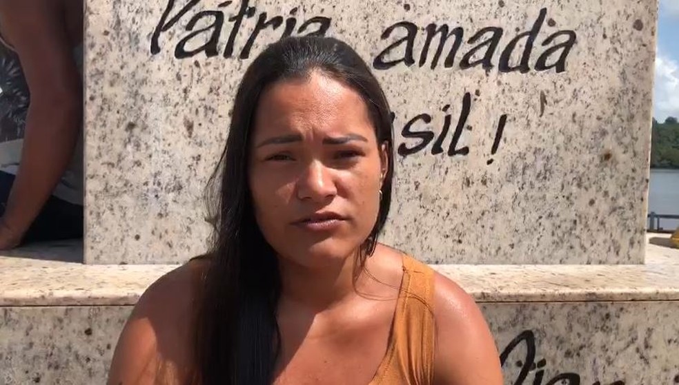 Janeide silva Correia, irmã de uma desaparecida no naufrágio — Foto: Reprodução