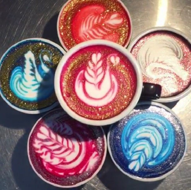 Café arco-íris da empreendedora australiana Emily Coumbis (Foto: Reprodução/Instagram)
