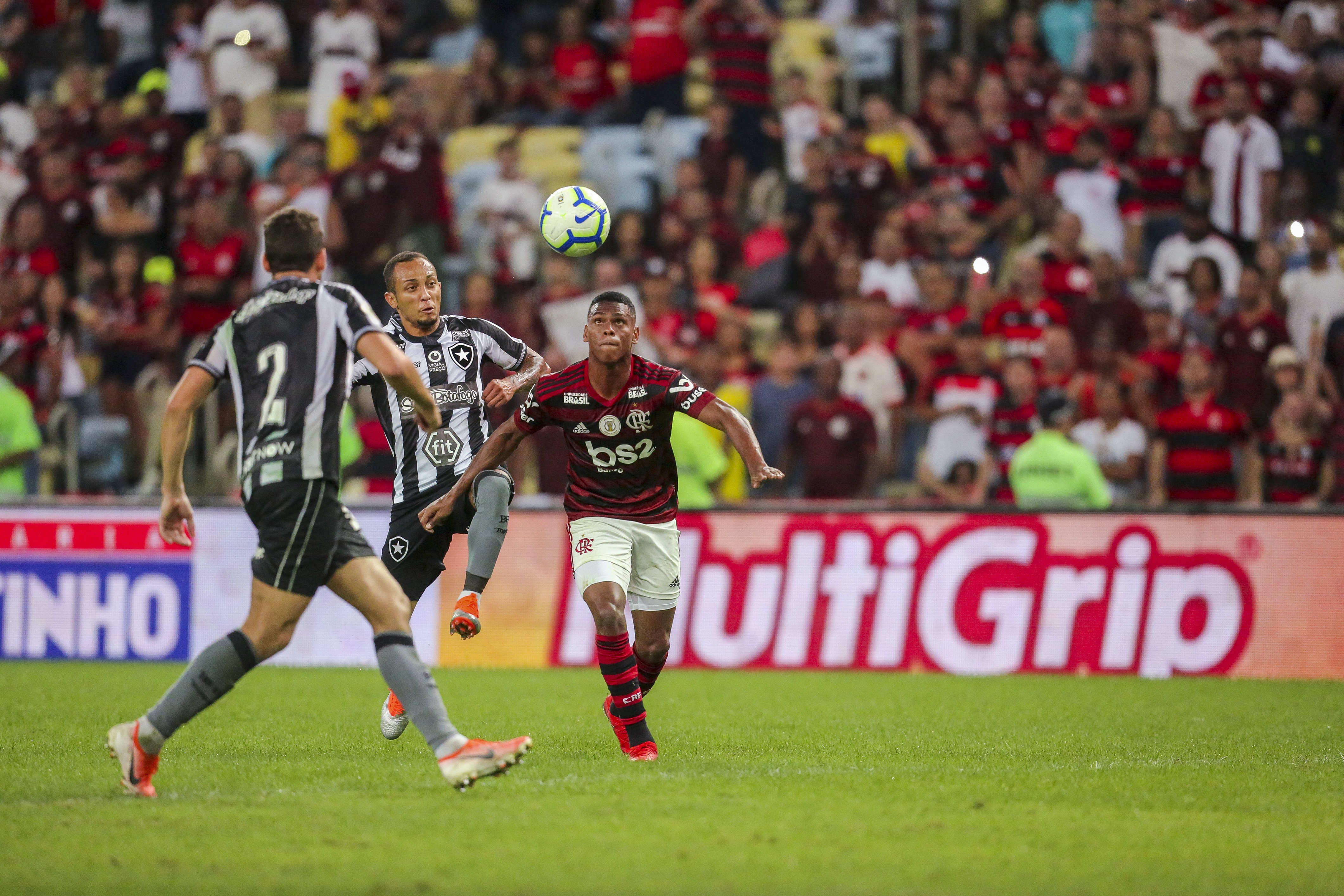 Botafogo chega a acordo com Flamengo: jogo dá em Portugal - CNN Portugal