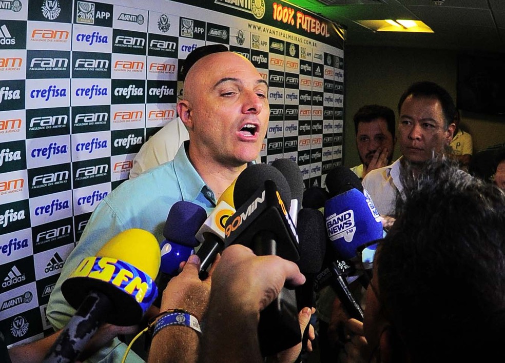 Mauricio Galiotte, presidente do Palmeiras, esbraveja contra a arbitragem (Foto: Marcos Ribolli)