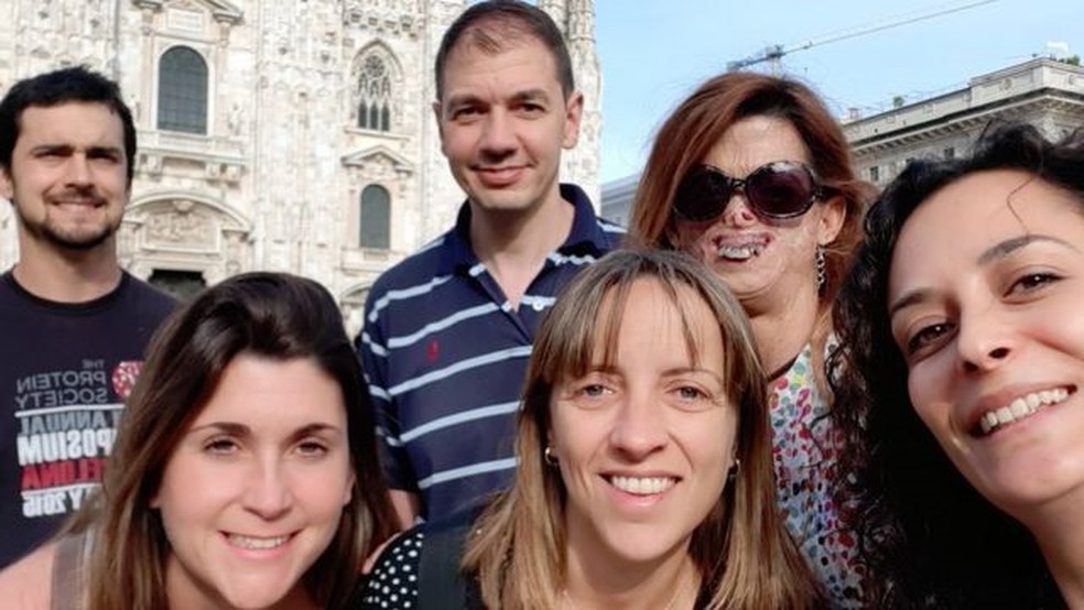 Fide adora viajar com amigos, como Oscar Millet (de camisa listrada) — Foto: Fide Mirón