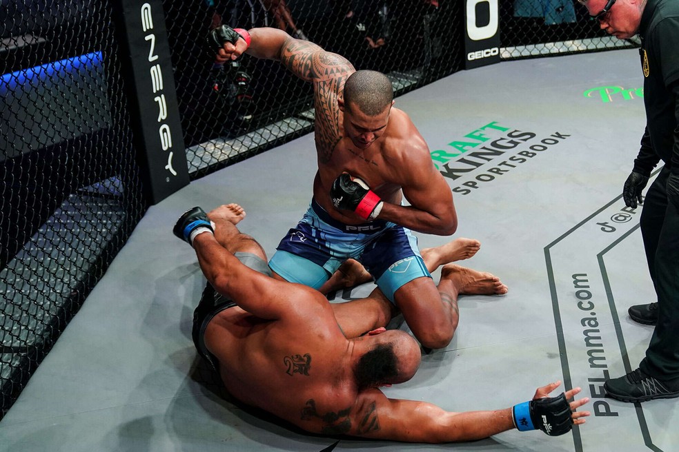 Renan Problema venceu Carl Seumanutafa por decisão unânime — Foto: PFL