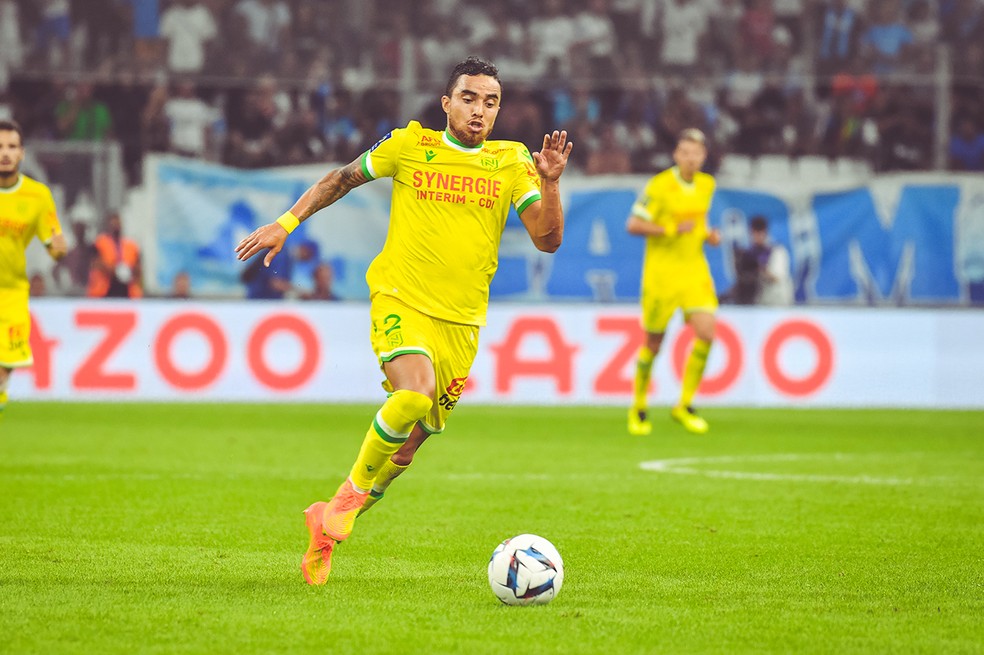 Provável titular do Grêmio, Fábio se fixou como lateral-direito em passagem oscilante na França