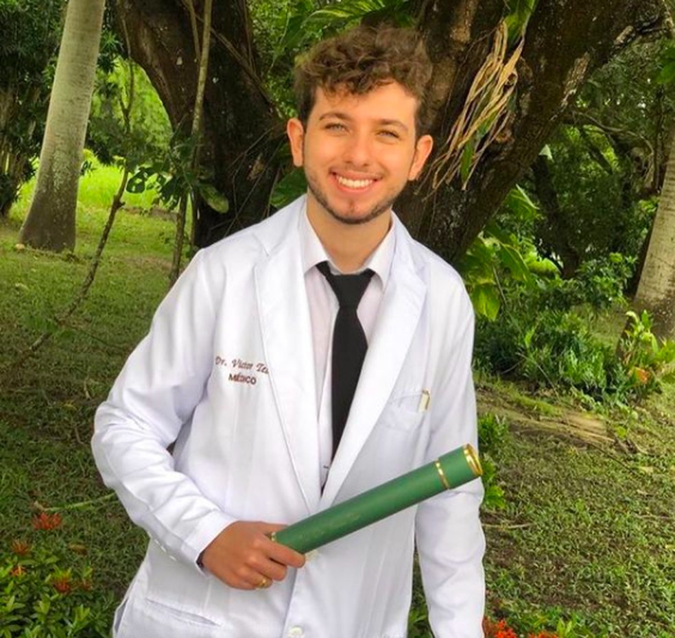 José Victor Teles se formou em medicina aos 20 anos — Foto: Reprodução/Arquivo Pessoal