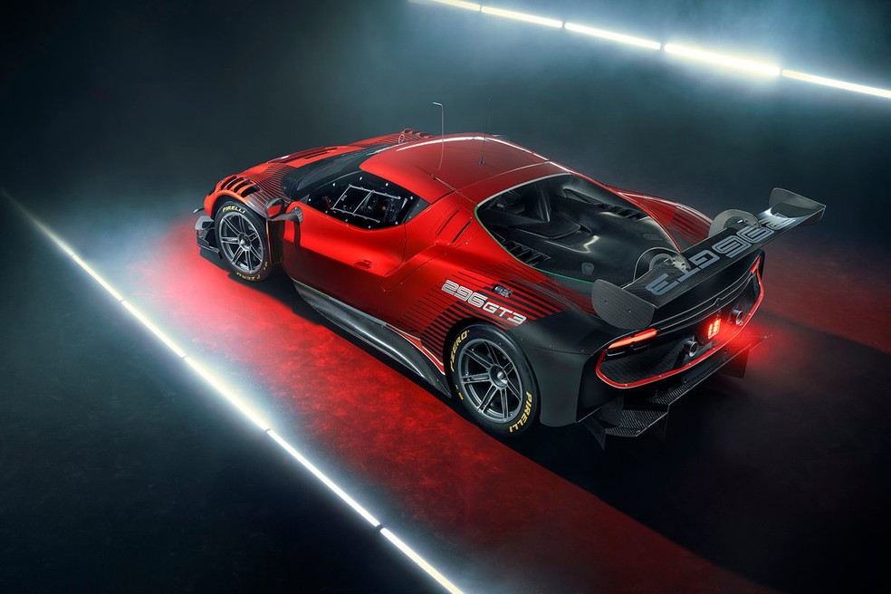 O 296 GT3 é equipado com um motor seis cilindros 3.0 turbo, posicionado na parte central da traseira — Foto: Divulgação 