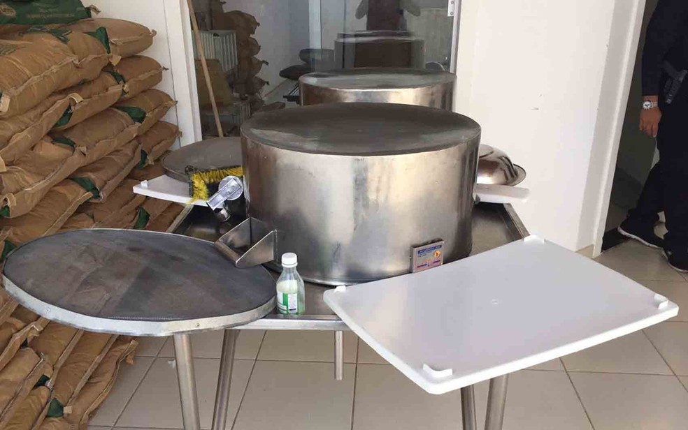 Operação da PF conta com apoio da Vigilância Sanitária (Foto: Divulgação/ PF)