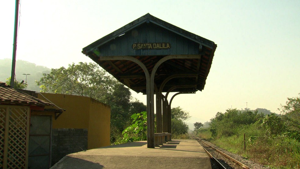 Moradores da zona rural de Magé, no RJ, reclamam da falta de trens (Foto: Reprodução/ TV Globo)