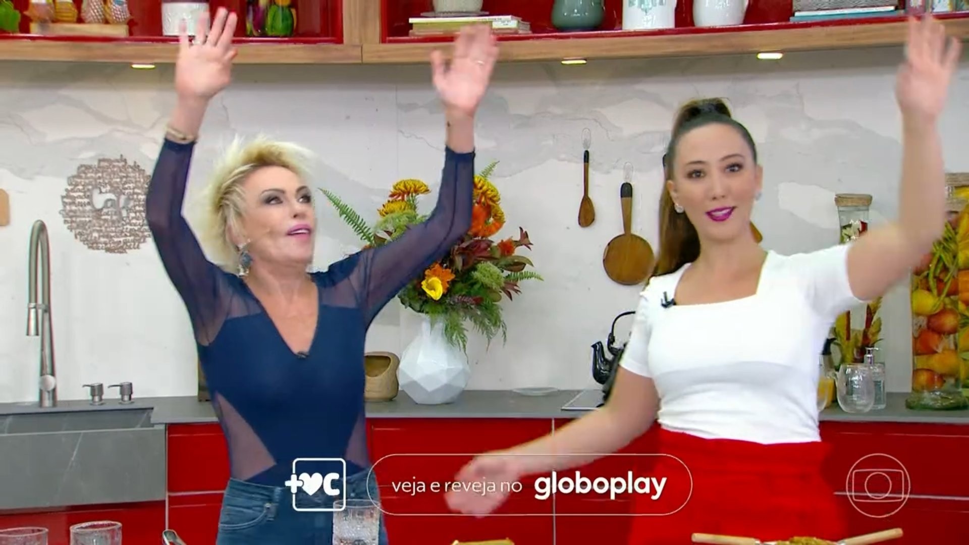 Ana Maria Braga e Ju Massaoka no encerramento do Mais Você (Foto: TV Globo)