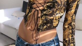 Isis Valverde com blusa sexy da KNWLS — Foto: Reprodução/Instagram