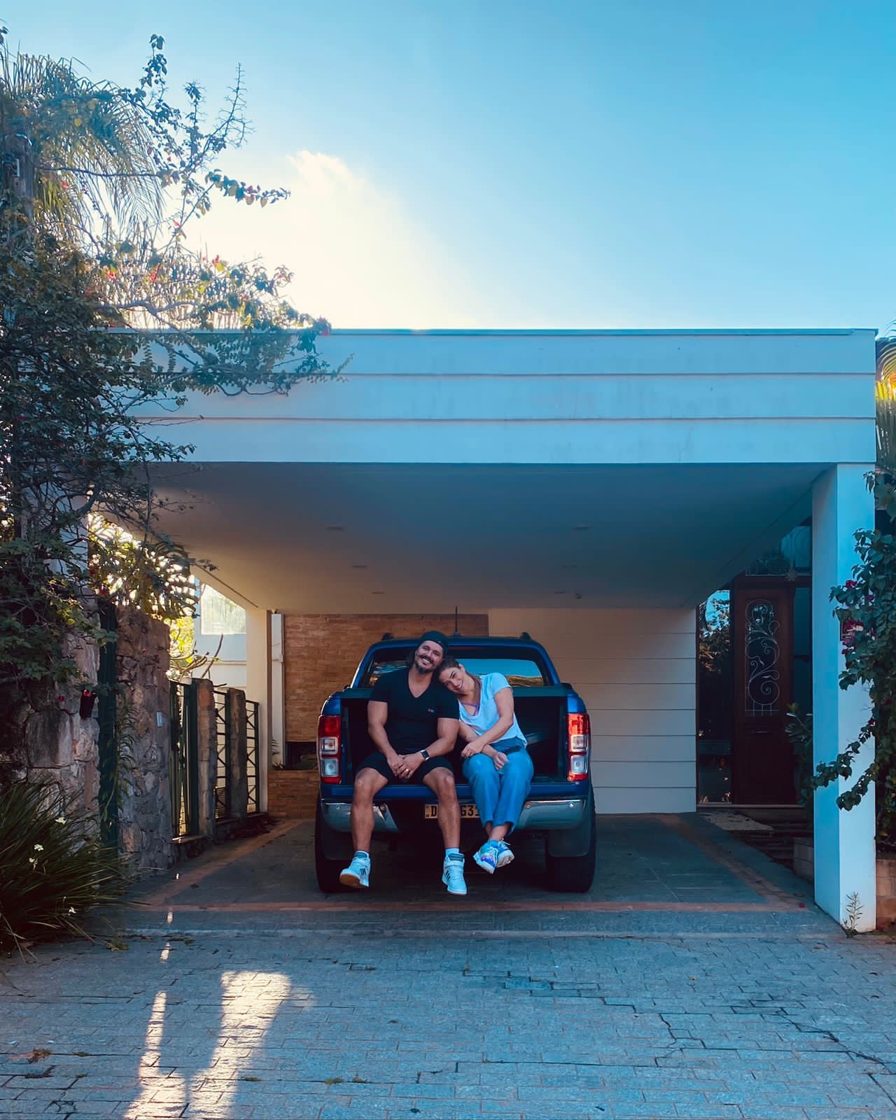 Priscila Fantin e o marido, Bruno Lopes, em sua nova casa — Foto: Arquivo pessoal