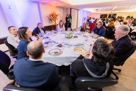 As discussões nas mesas foram animadas e levaram a diversas lições sobre liderança e inovação no Brasil (Foto: Fabio Chialastri)