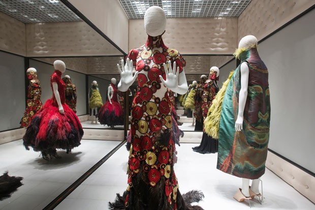 Review: Alexander McQueen: Savage Beauty Exhibition - Vogue | en