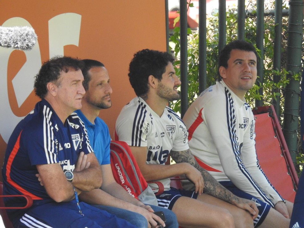 Cuca, Belletti, Alexandre Pato e Pablo acompanham treino do São Paulo — Foto: Marcelo Hazan