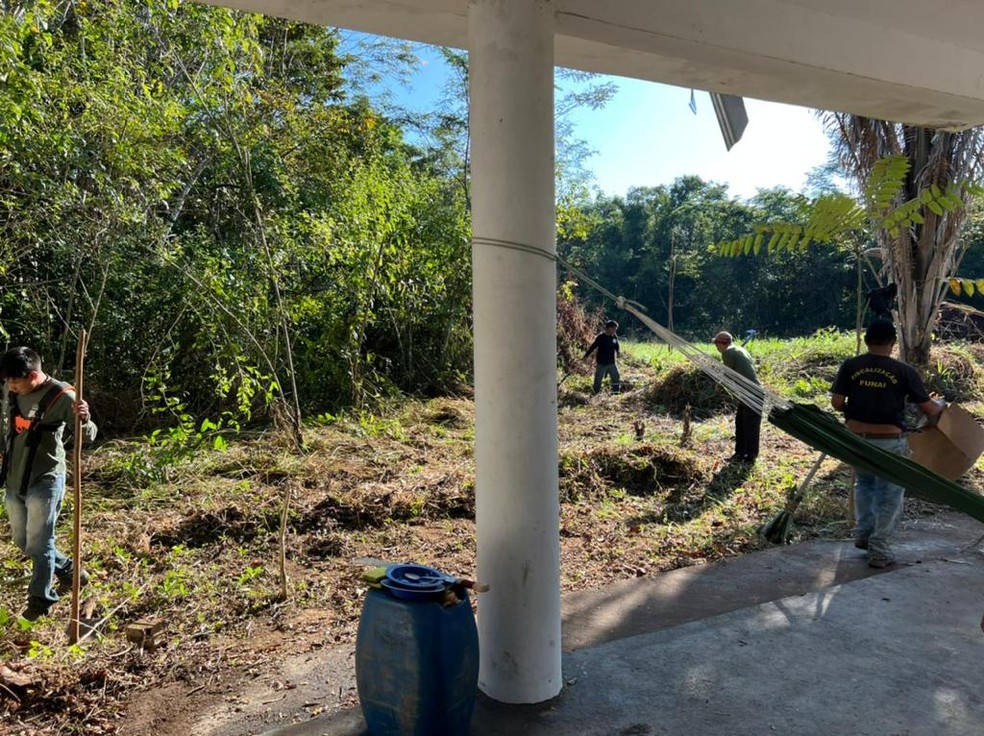 Indígenas e Funai realizaram mutirão de limpeza  — Foto: Associação Jupaú/Reprodução