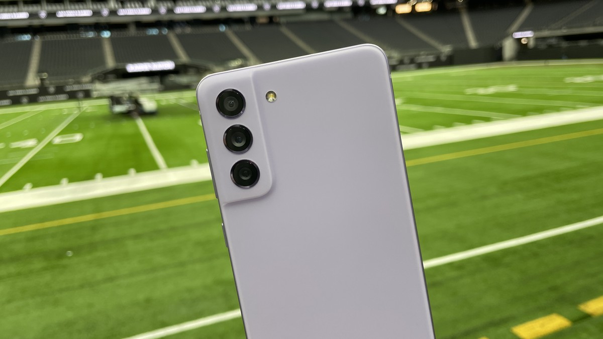 Samsung lança Galaxy S21 FE no Brasil por R$ 4.499, mesmo preço de 2020
