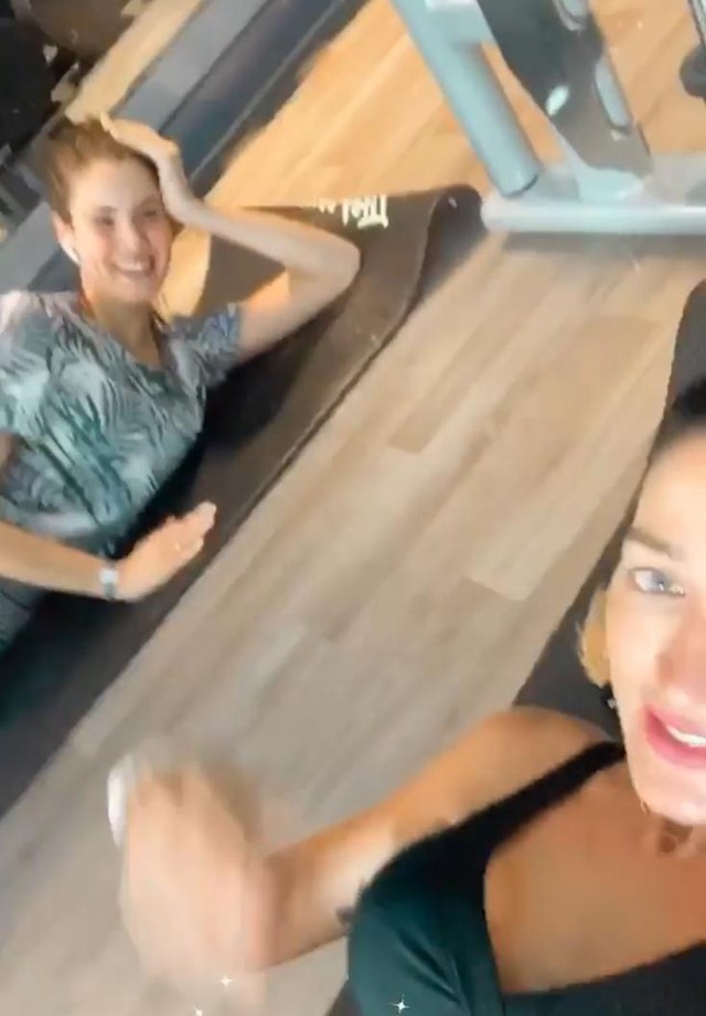 Camila Queiroz e Gabriela Pugliesi treinam juntas (Foto: Reprodução/Instagram)