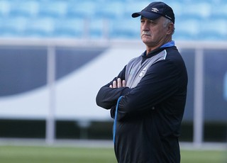 Felipão valoriza torcida mista e ignora críticas: Não tenho nada a responder