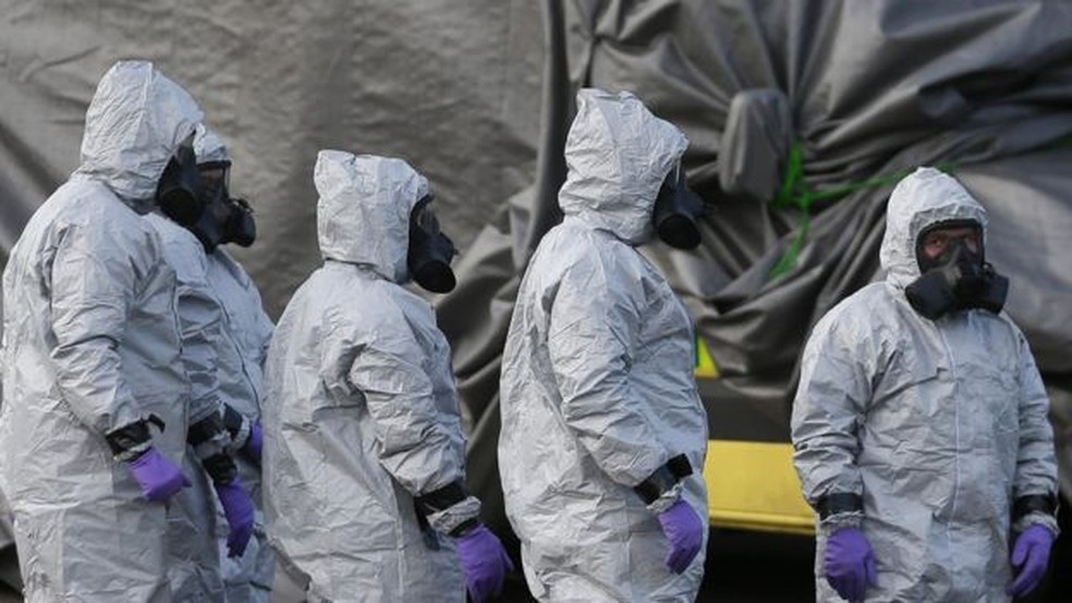 Como parte da investigação, 180 militares foram deslocados a Salisbury para remover veículos e objetos que possam estar contaminado. (Foto: Daniel Leal Olivas/AFP)