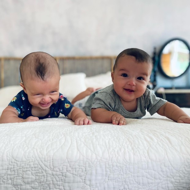 Tiê e Kim, gêmeas de Nanda Costa e Lan Lanh (Foto: Reprodução/Instagram)