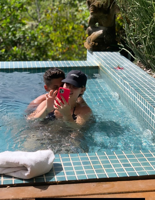 Virginia Fonseca e Zé Felipe curtem piscina (Foto: Reprodução/Instagram)