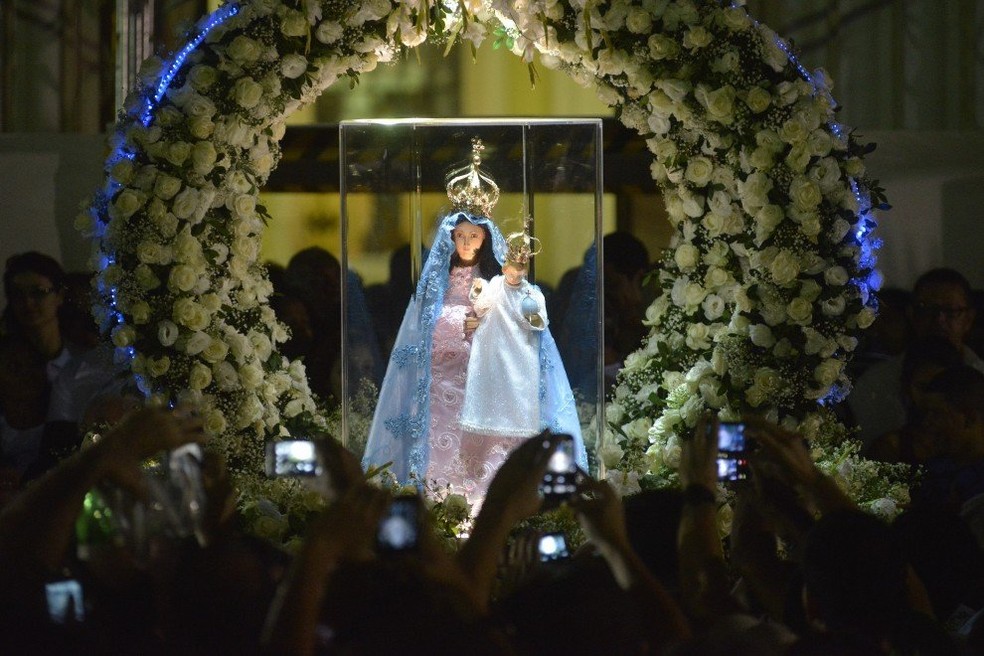 Acender A Vela Virtual Padre Marcelo Romaria Das Familias Imagem De Santa Percorre Bairros Da Grande