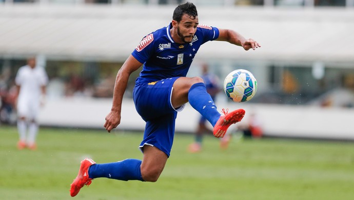 Com números ruins, Dourado não tem mantido mesmo nível de Damião