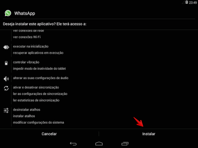 Instalando o WhatsApp em um tablet Android (Foto: Reprodução/Helito Bijora) 