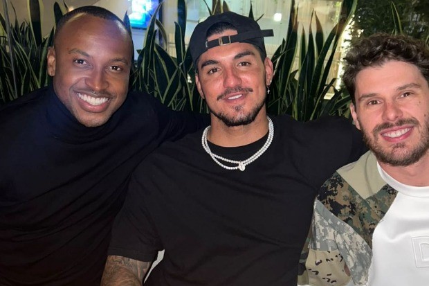 Gabriel Medina encontra cantor Thiaguinho e Bruninho do vôlei e registra momento (Foto: Instagram/Reprodução)