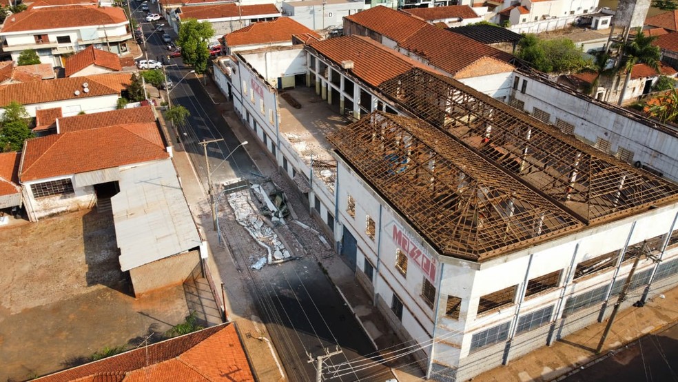 Muro desabou e matou uma pessoa em Jaú — Foto: Arquivo pessoal/Luizinho Andretto