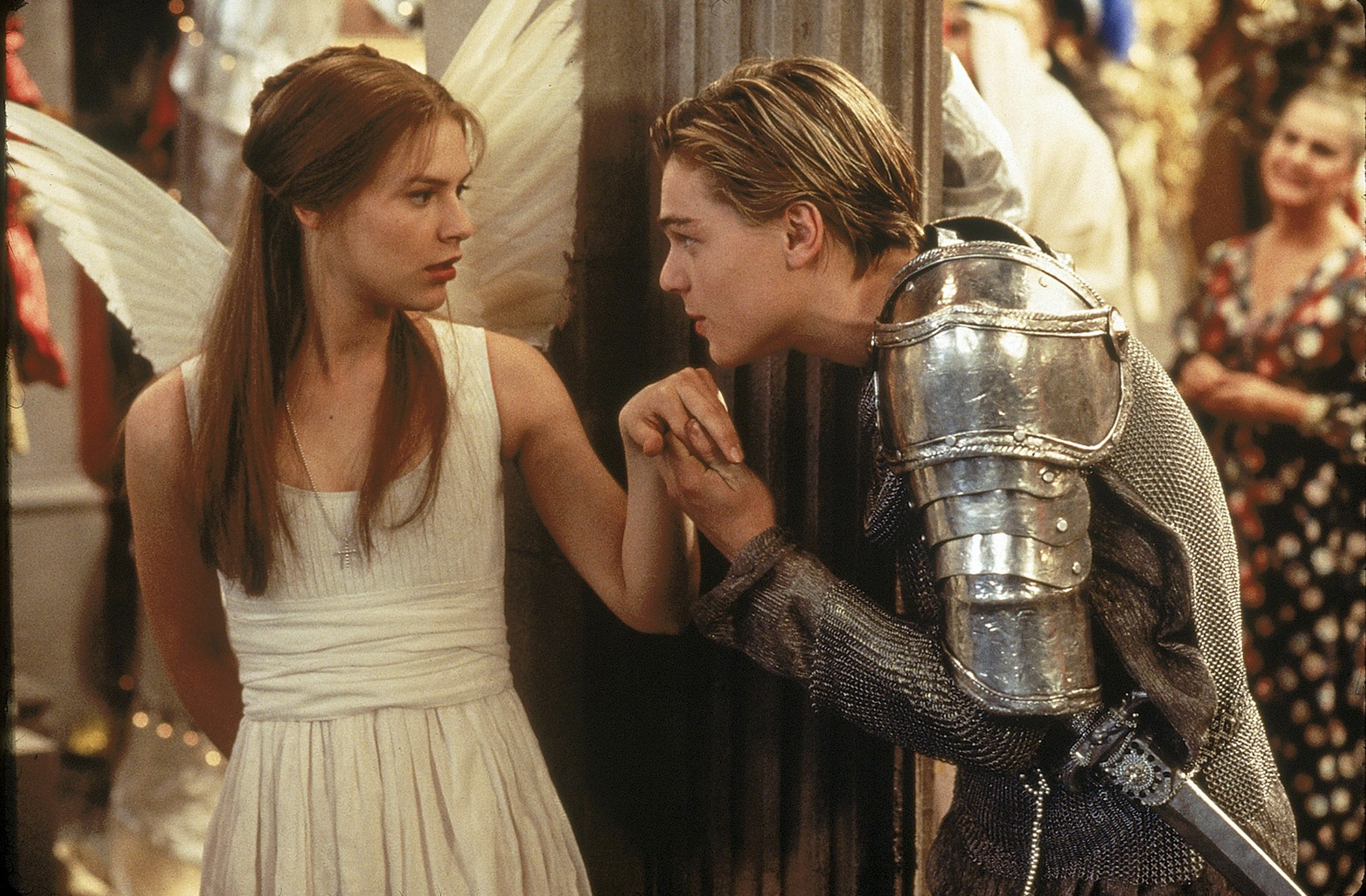 Claire Danes e Leonardo DiCaprio em cena de Romeu + Julieta (1996) (Foto: Divulgação)