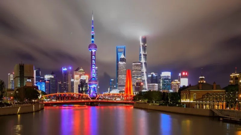 Icônicas luzes de Xangai se apagarão por duas noites para racionar energia (Foto: GETTY IMAGES via BBC)