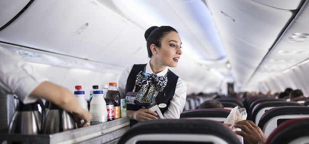 A tripulação de um voo deve manter a simpatia, mesmo diante de comportamentos abusivos de passageiros (Foto: Getty Images)