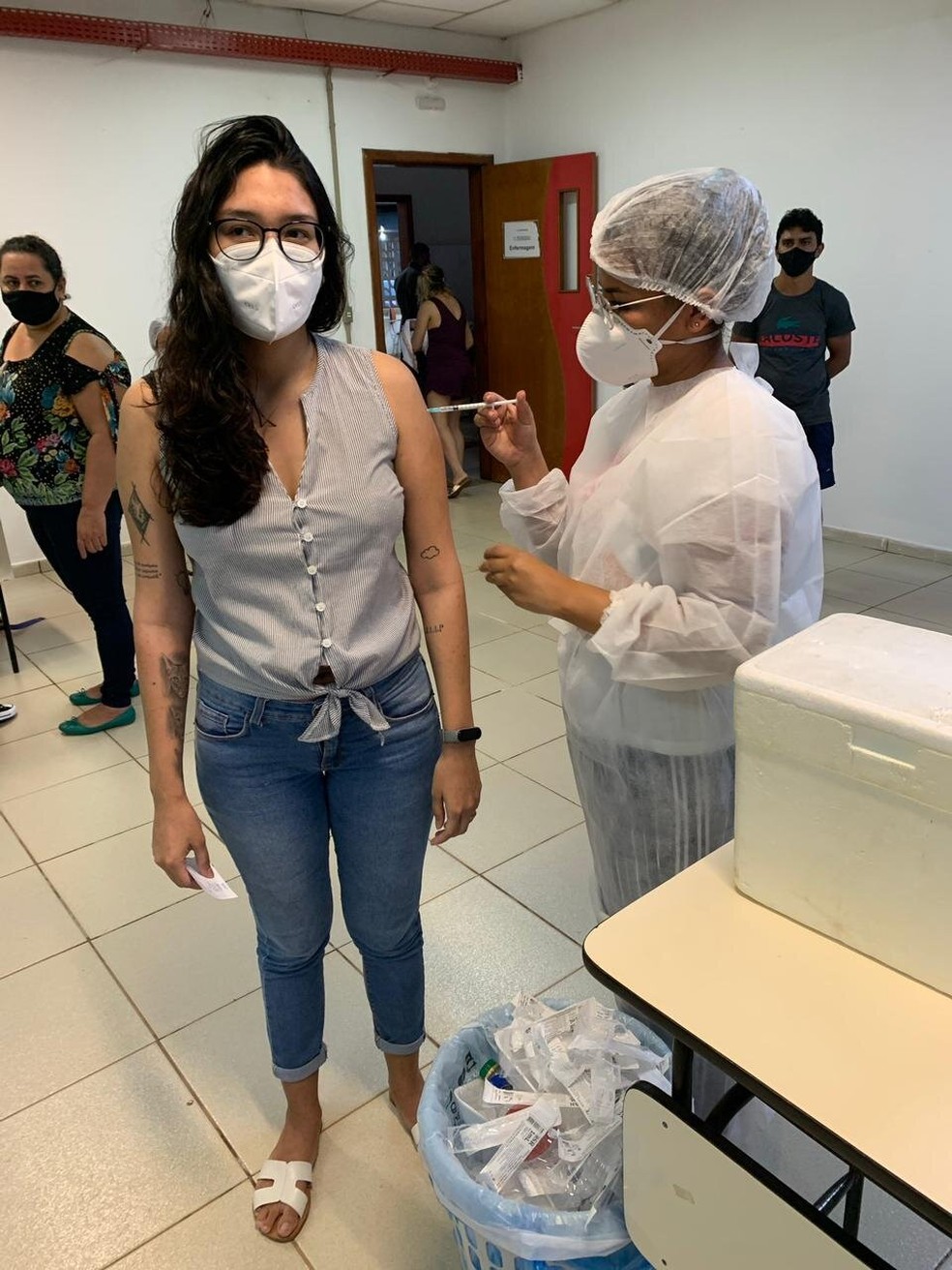 Isadora se vacinou no pós-parto, dia 10 de maio. — Foto: Redes Sociais/Reprodução