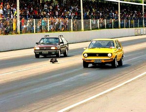 Um dia de Fúria: pilotamos um lendário carro de corridas brasileiro dos  anos 70 - Jornal O Globo