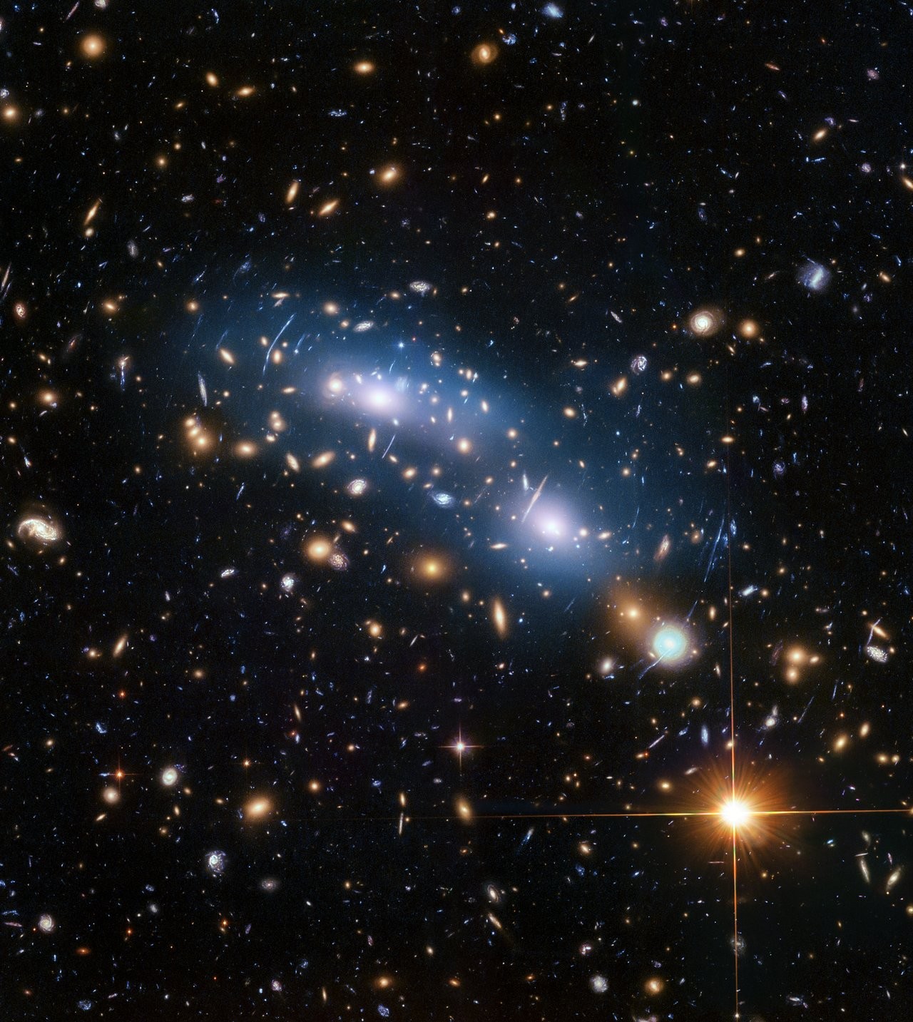 This image from the NASA/ESA Hubble Space Telescope shows the galaxy cluster MACS J0416. This is one of six clusters that was studied by the Hubble Frontier Fields programme, which yielded the deepest images of gravitational lensing ever made. Scientists  (Foto: NASA, ESA, and M. Montes (Univer)