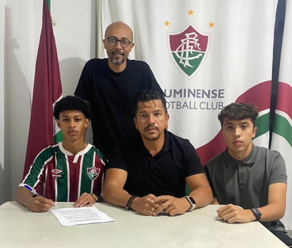 Carlos Eduardo ao lado de seus representantes Fred Brasil, Giba Brasil e Gérson Salvador — Foto: Divulgação