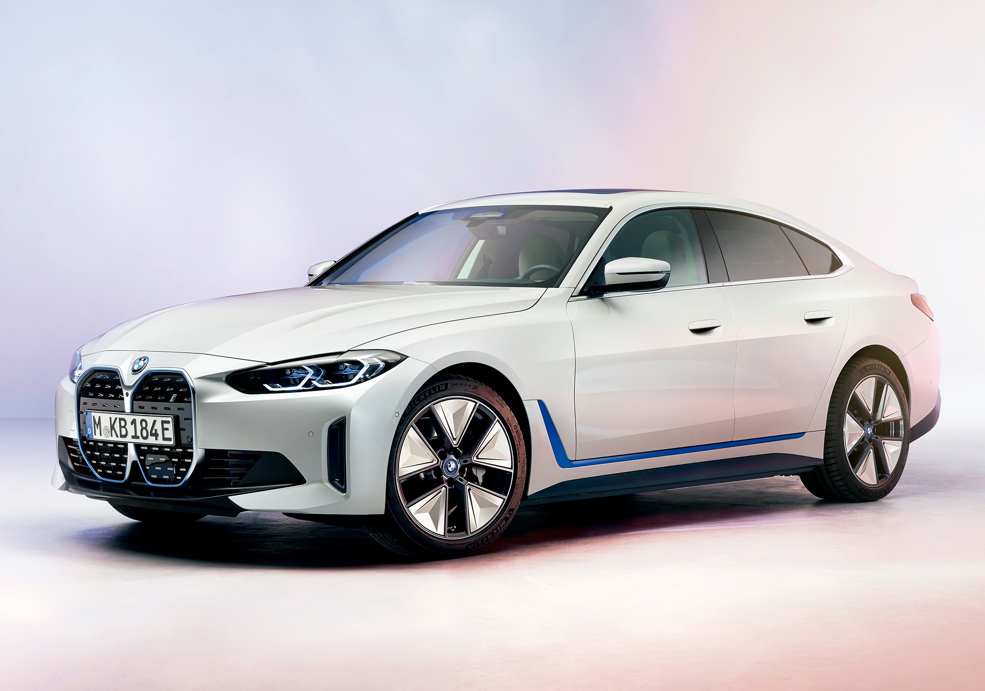 O elétrico tá on: O BMW i4 promete autonomia de 480 km, até 475 cv, capaz de fazer de 0 a 100 km/h em 4 segundos (Foto: divulgação)