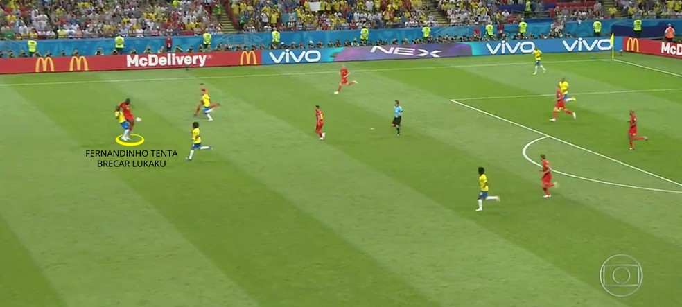 Lukaku no escanteio do Brasil (Foto: Leonardo Miranda)