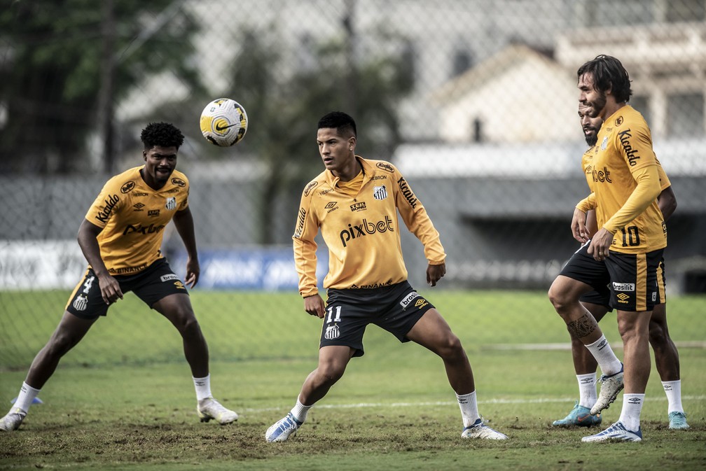Ângelo durante treino do Santos — Foto: Ivan Storti/Santos FC