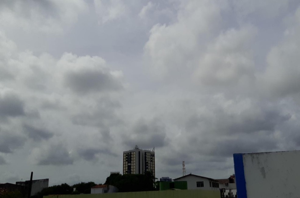 Alagoas deve ter tempo nublado durante todo o fim de semana — Foto: Ana Clara Pontes/g1