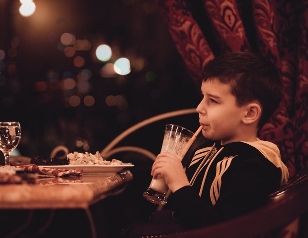 O que o seu filho come em restaurantes? (Foto: Pexels)